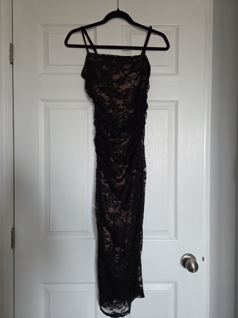le chateau Black Lace Sheath Prom Dress